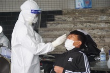 Hai bố con trong một gia đình mắc Covid-19 ở thành phố Hải Dương