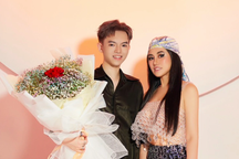 Emily Hồng Nhung chúc mừng nhà thiết kế Việt đến từ Milan