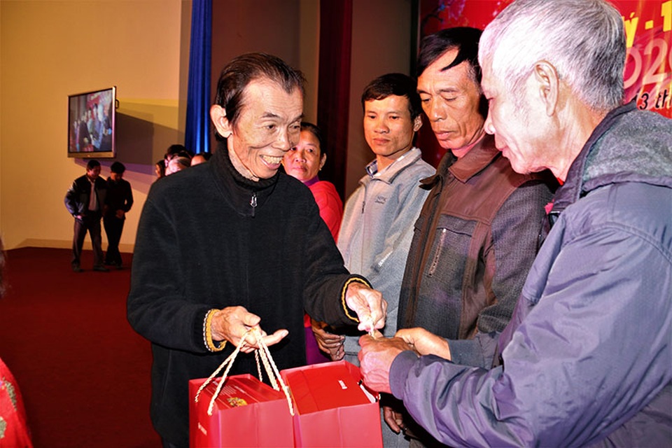 Ấm tình Xuân đêm giao lưu ủng hộ dân nghèo Hà Tĩnh đón Tết - 18 Ấm tình Xuân đêm giao lưu ủng hộ dân nghèo Hà Tĩnh đón Tết - 18