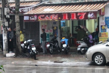 Nhóm thanh niên nổ súng kinh hoàng trên phố