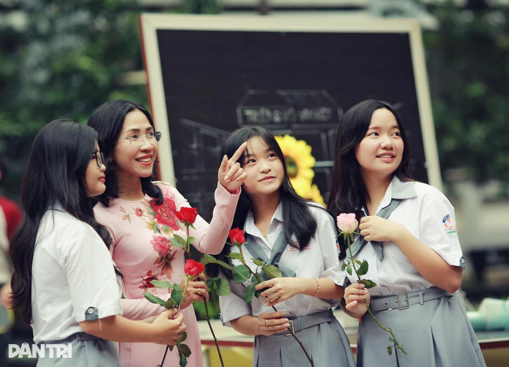 Tăng 35.000 học sinh, TPHCM cần tuyển hơn 4.700 giáo viên cho năm học mới - 1 Tăng 35.000 học sinh, TPHCM cần tuyển hơn 4.700 giáo viên cho năm học mới - 1