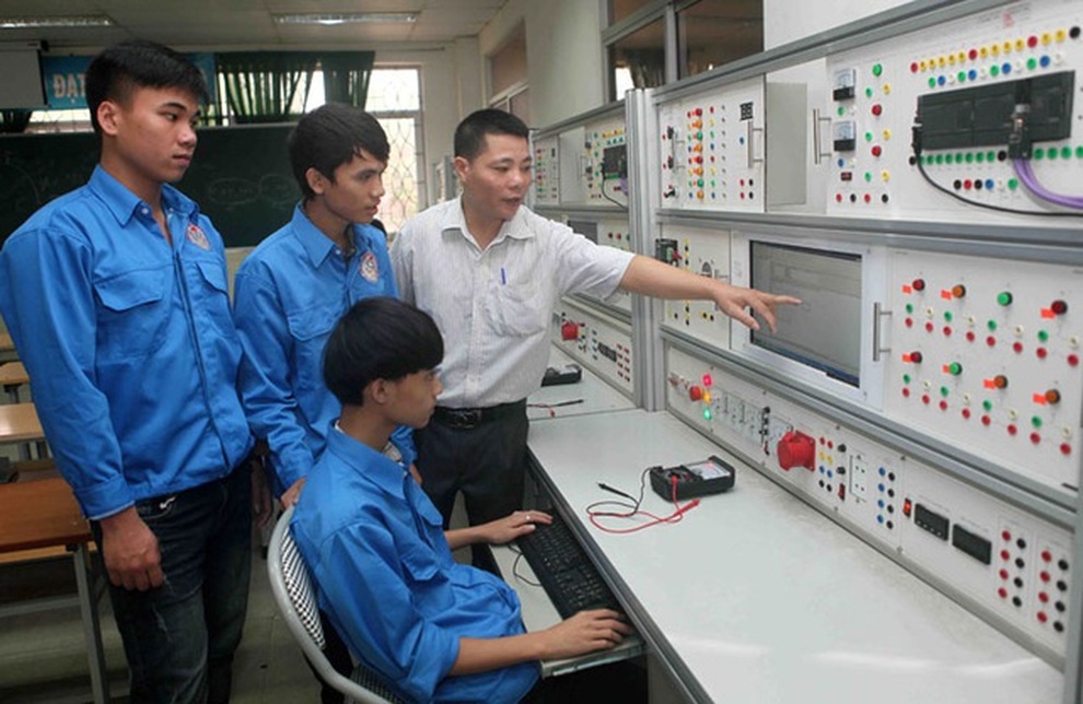 Vòng luẩn quẩn: Nghèo - không đi học - không có nghề - càng nghèo - 1 Vòng luẩn quẩn: Nghèo - không đi học - không có nghề - càng nghèo - 1