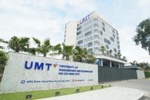 Một tiến sĩ bị tạm đình chỉ chức vụ, cấm liên hệ với sinh viên