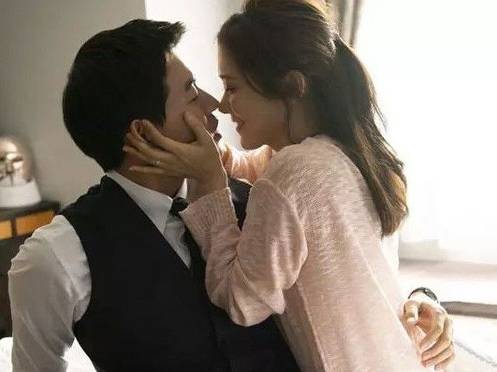 Lỡ “qua đêm” với em hàng xóm, tôi ngày nào cũng bị cô ấy sang nhà ăn vạ - 1 Lỡ “qua đêm” với em hàng xóm, tôi ngày nào cũng bị cô ấy sang nhà ăn vạ - 1