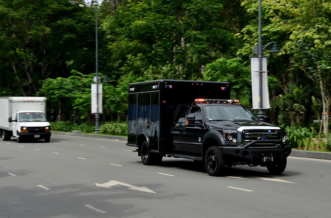 Cadillac One cua Tong thong Obama tren duong pho Sai Gon hinh anh 11