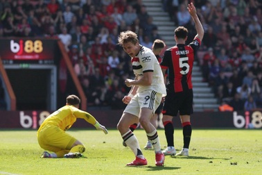 Man Utd thoát thua Bournemouth nhờ bàn gỡ ở phút 96