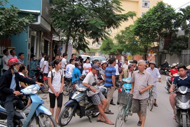 Hà Nội: Sửa phao nước, bị điện giật tử vong