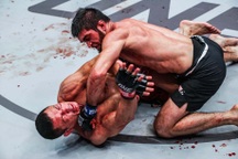 Hai năm không thi đấu, võ sĩ vẫn giành chiến thắng knock-out ấn tượng