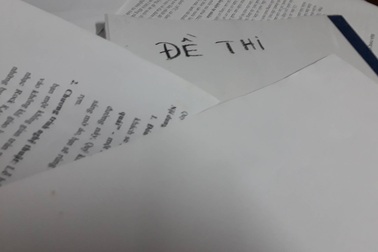 Hai giáo viên làm giả đề thi xét tuyển viên chức rồi rao bán