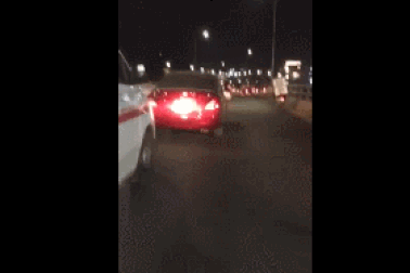 Mặc còi hú vang, tài xế quyết không nhường đường cho xe cấp cứu