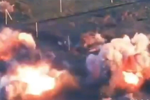 Hỏa thần nhiệt áp của Nga tập kích cứ điểm Ukraine, gây ra sóng xung kích