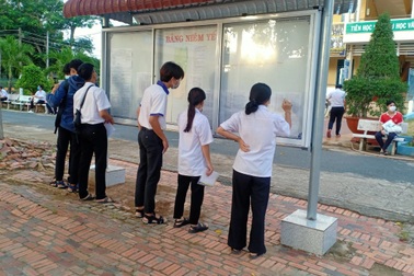 Một thí sinh dương tính với SARS-CoV-2, 22 thí sinh phải ngừng thi đợt 2