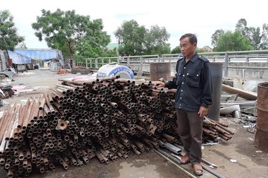 Nghề buôn đồng nát, bùn ở dưới chân, nắng ở trên đầu