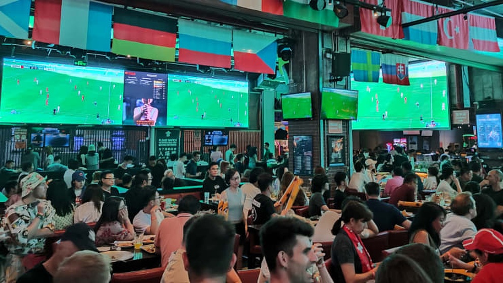Vì sao doanh nghiệp Trung Quốc vung tiền không tiếc tay cho Euro 2020? - 1 Vì sao doanh nghiệp Trung Quốc vung tiền không tiếc tay cho Euro 2020? - 1