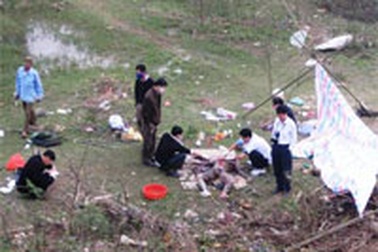 Phát hiện xác chết dưới chân cầu Bến Thuỷ