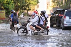 Triều cường ở TPHCM tiếp tục dâng cao, đề phòng ngập vào chiều tối