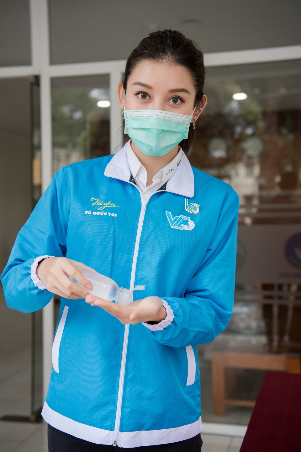 Huyền My tới xóm chạy thận Bạch Mai tặng những suất ăn ấm lòng mùa dịch - 5 Huyền My tới xóm chạy thận Bạch Mai tặng những suất ăn ấm lòng mùa dịch - 5