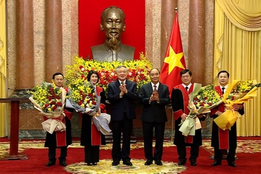 Chủ tịch nước trao quyết định bổ nhiệm 4 Thẩm phán TAND Tối cao