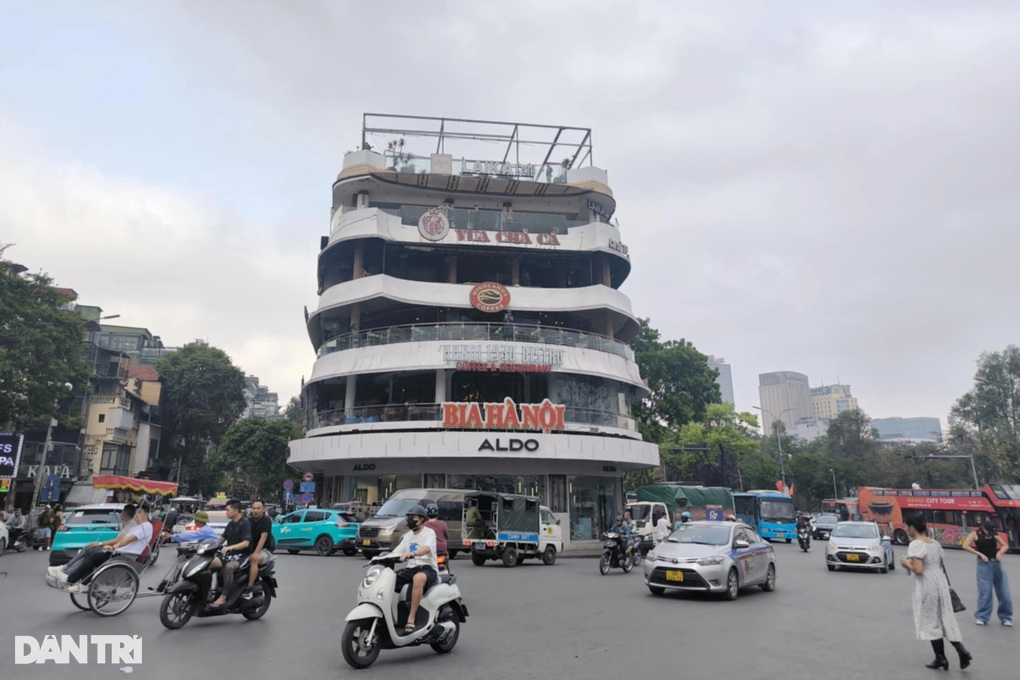 Di chuyển đồ đạc khỏi tòa nhà Hàm cá mập, chuẩn bị phá dỡ - 1 Di chuyển đồ đạc khỏi tòa nhà Hàm cá mập, chuẩn bị phá dỡ - 1