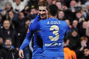 Torres lập công, Chelsea tiến vào tứ kết Europa League