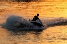 Vấn đề pháp lý từ vụ bé 8 tuổi bị mô tô nước tông tử vong