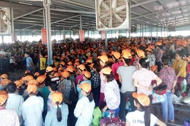 Đình chỉ chủ quản người Trung Quốc đập giày vào mặt công nhân Việt