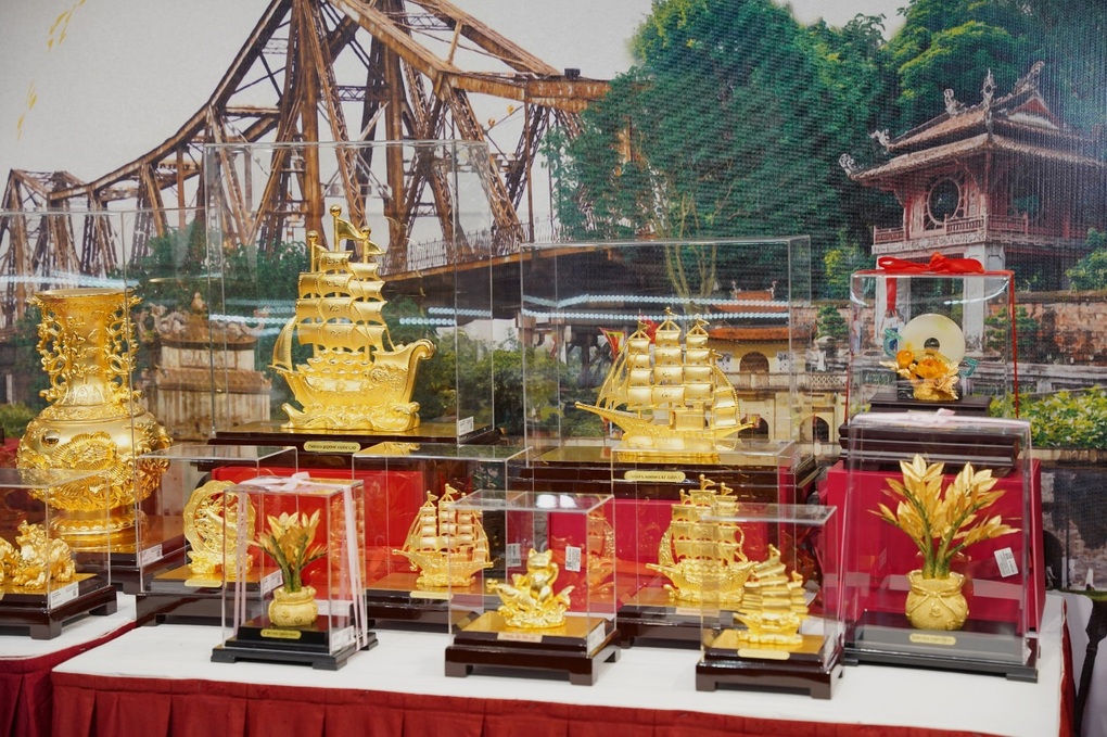 Trang sức và quà tặng vàng DOJI hút du khách tại Lễ hội quà tặng du lịch Hà Nội 2023 - 2 Trang sức và quà tặng vàng DOJI hút du khách tại Lễ hội quà tặng du lịch Hà Nội 2023 - 2