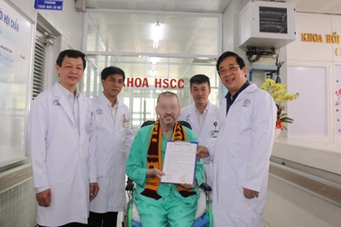 Phi công Anh về nước, Việt Nam chữa khỏi 50 bệnh nhân nước ngoài mắc Covid