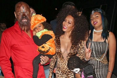 Thích thú ngắm “sao” trong trang phục Halloween sáng tạo và gợi cảm