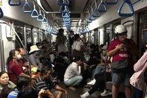 Metro số 1 TPHCM bị mất điện đột ngột vì sấm sét, mưa lớn
