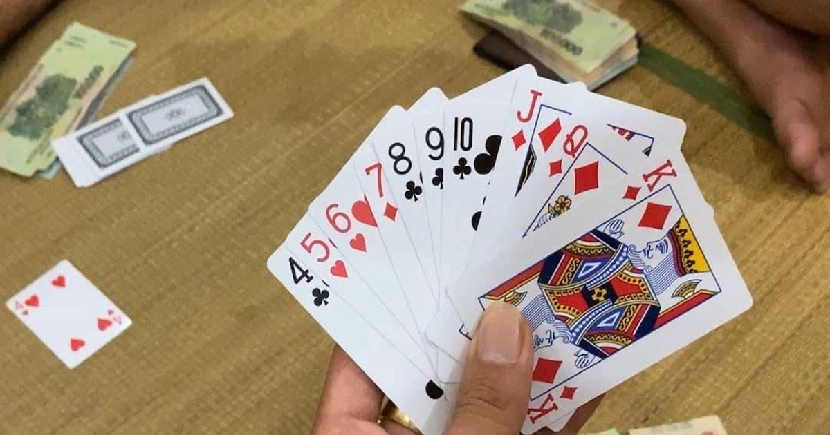 5 người cùng thôn bị khởi tố vì chơi sâm ăn tiền