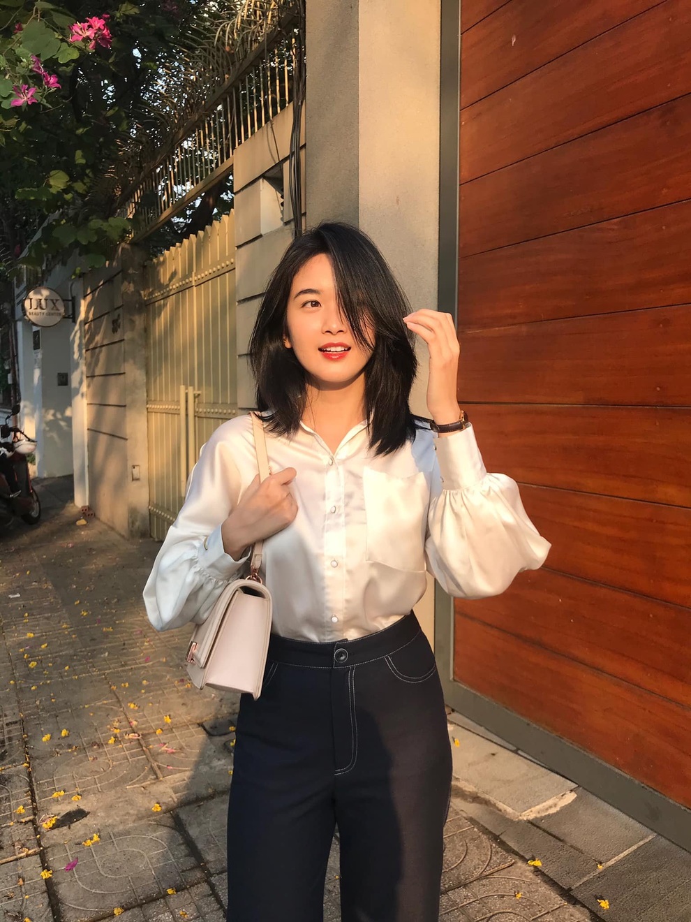 Nữ sinh RMIT sở hữu vẻ đẹp thanh thoát và nụ cười tỏa nắng - 10 Nữ sinh RMIT sở hữu vẻ đẹp thanh thoát và nụ cười tỏa nắng - 10