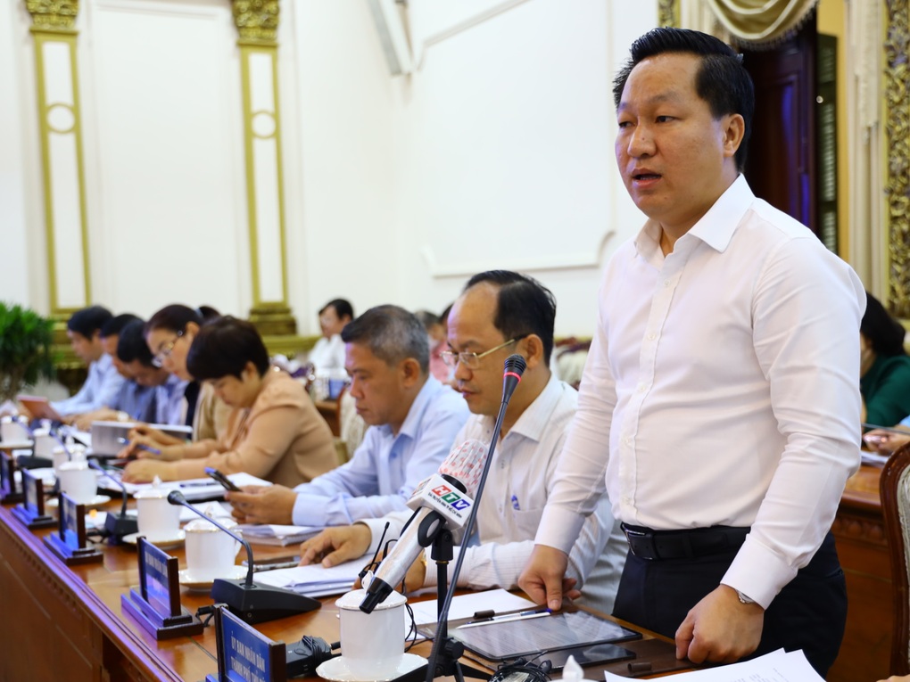 TPHCM: 40.000 người hỗ trợ chống dịch Covid-19 chưa nhận được tiền thưởng - 2 TPHCM: 40.000 người hỗ trợ chống dịch Covid-19 chưa nhận được tiền thưởng - 2