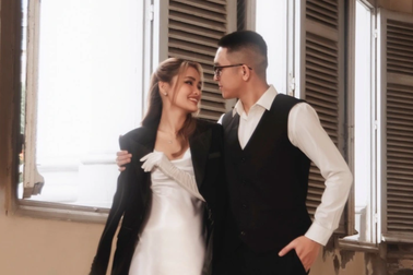 Cặp đôi Linda Ngô và Phong Đạt: Yêu công khai, yêu xa và yêu dài lâu