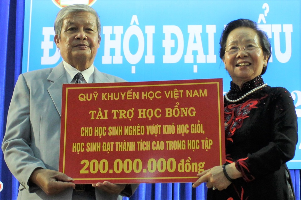 Chủ tịch Hội Khuyến học Việt Nam: Cần xóa mù nghề trong độ tuổi lao động - 2 Chủ tịch Hội Khuyến học Việt Nam: Cần xóa mù nghề trong độ tuổi lao động - 2