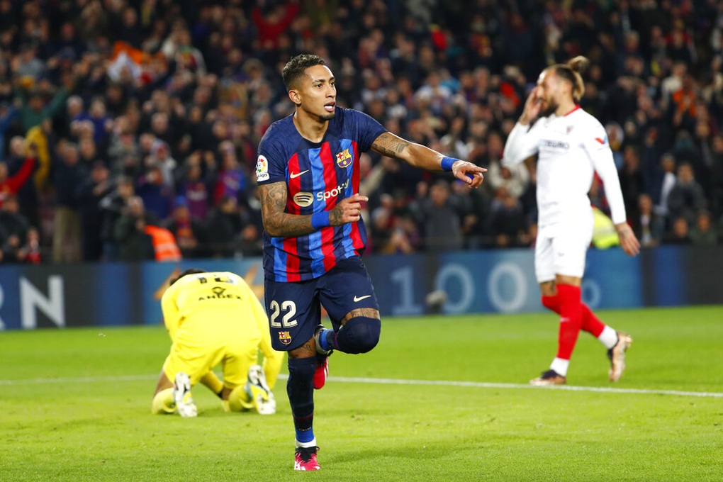 Thắng đậm Sevilla, Barcelona hơn Real Madrid 8 điểm - 1 Thắng đậm Sevilla, Barcelona hơn Real Madrid 8 điểm - 1