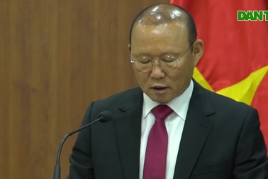 HLV Park Hang Seo: "Giây phút tái ký hợp đồng này tôi cảm thấy trách nhiệm còn nặng nề hơn"