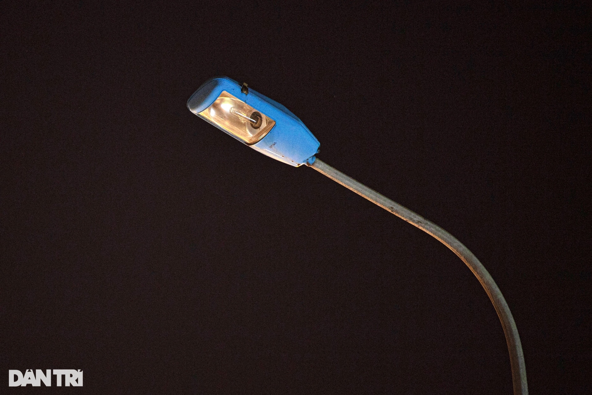 Con phố trung tâm Hà Nội gần 10 năm không có đèn đường - 5 Con phố trung tâm Hà Nội gần 10 năm không có đèn đường - 5