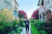 Biệt thự triệu đô với vườn rau trái tươi tốt ở Mỹ của ca sĩ Nhật Tinh Anh