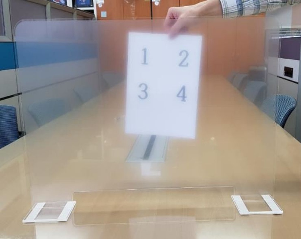 Hàn Quốc: Thí sinh phản đối lắp vách ngăn trong kỳ thi đại học - 1 Hàn Quốc: Thí sinh phản đối lắp vách ngăn trong kỳ thi đại học - 1