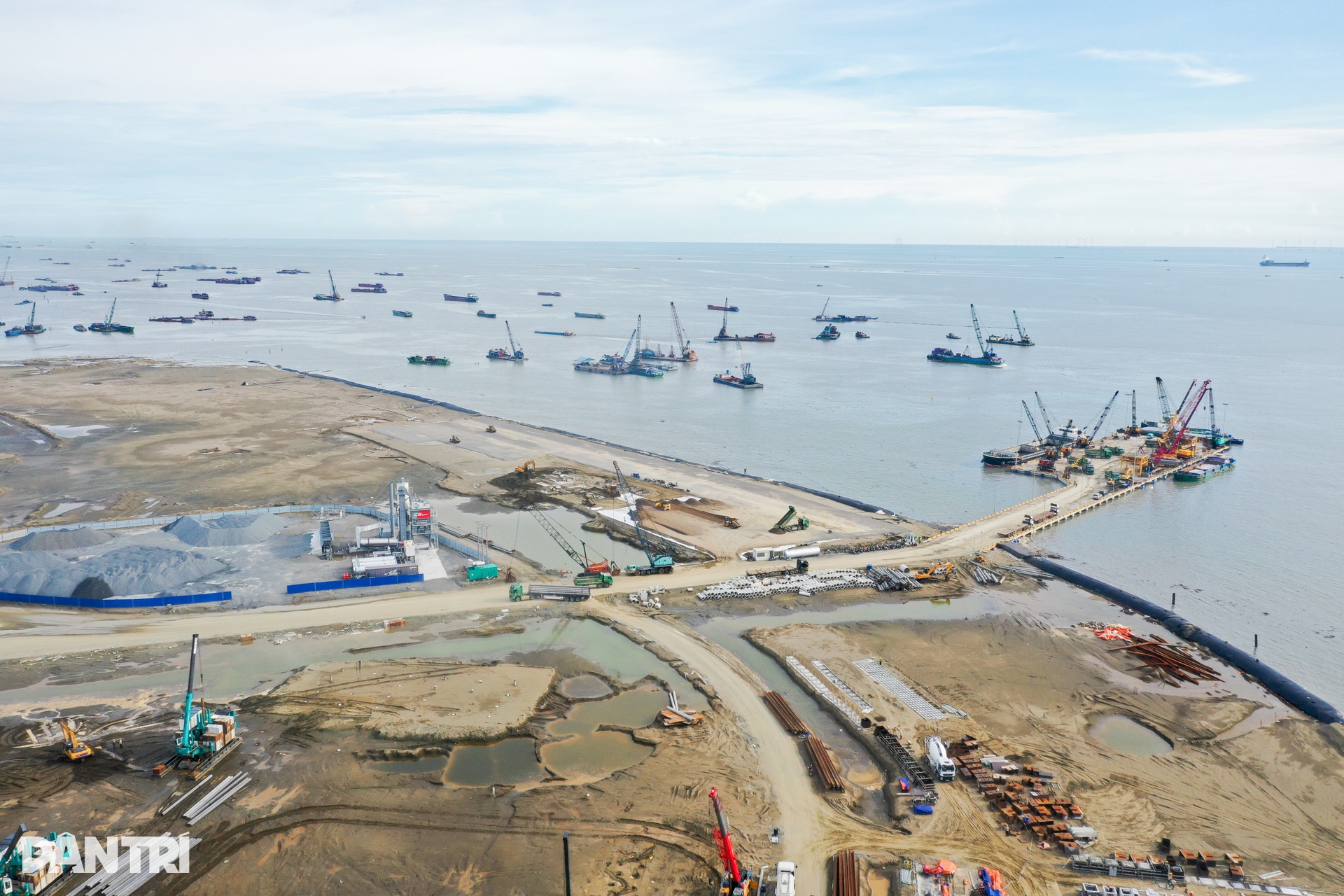 Cận cảnh đại công trường Khu đô thị lấn biển Cần Giờ sau nửa năm thi công - 5 Cận cảnh đại công trường Khu đô thị lấn biển Cần Giờ sau nửa năm thi công - 5