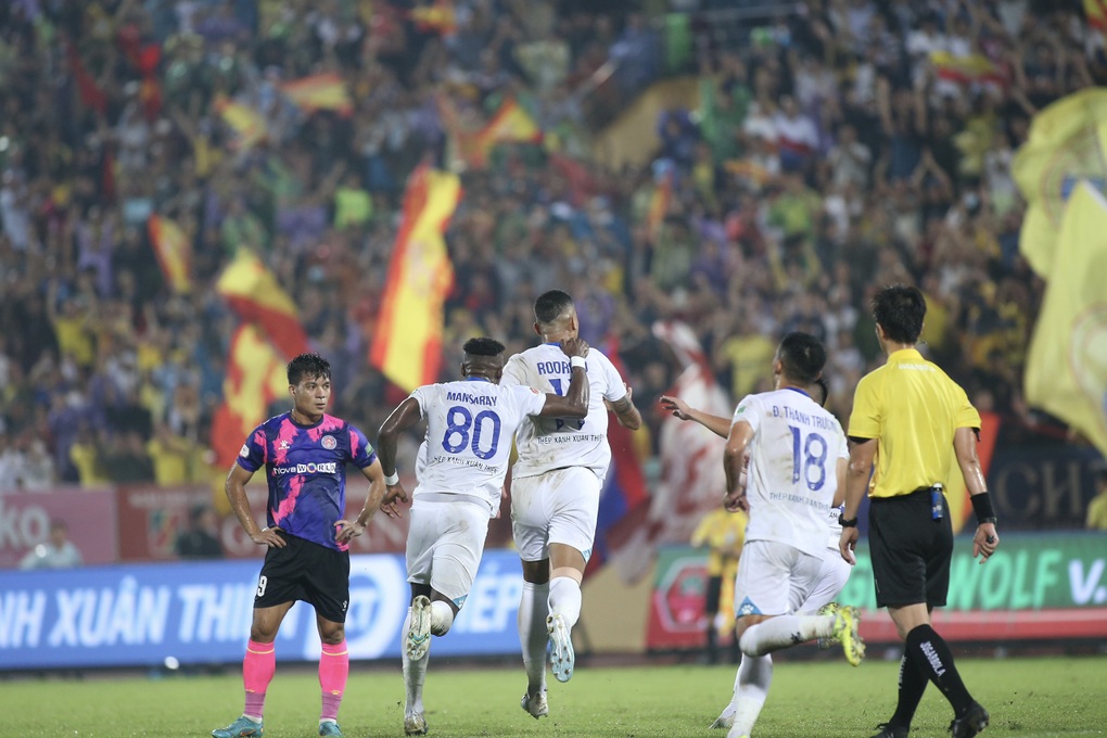 Thắng đậm Sài Gòn FC, Nam Định trụ hạng tại V-League - 4 Thắng đậm Sài Gòn FC, Nam Định trụ hạng tại V-League - 4