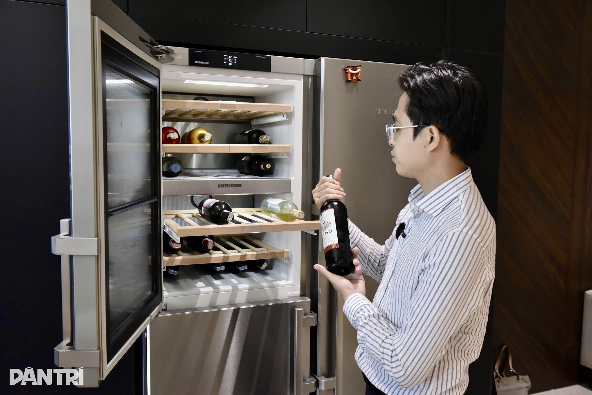 Căn bếp công nghệ của anh chồng ngoan, đến giá bát cũng thông minh - 6 Căn bếp công nghệ của anh chồng ngoan, đến giá bát cũng thông minh - 6