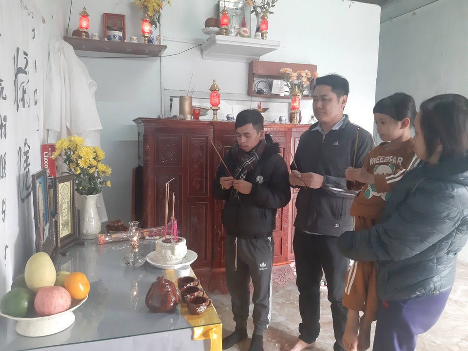 Thương cảnh anh em mồ côi trong căn nhà thế chấp, anh phụ hồ nuôi em ăn học - 2 Thương cảnh anh em mồ côi trong căn nhà thế chấp, anh phụ hồ nuôi em ăn học - 2