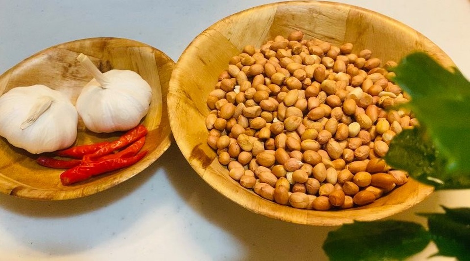 Món ngon ngày Tết: đậu phộng rang tỏi ớt - 2 Món ngon ngày Tết: đậu phộng rang tỏi ớt - 2