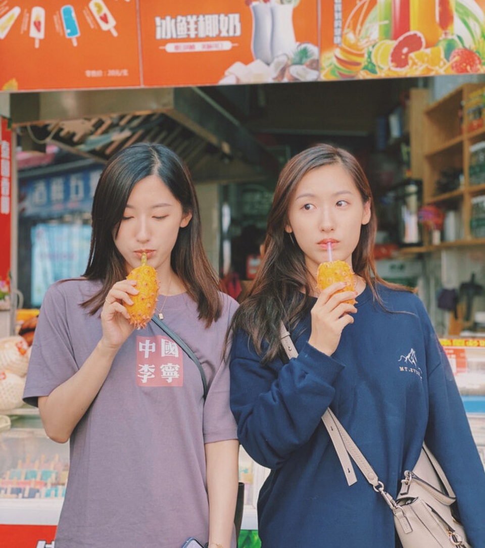 Cặp song sinh xinh đẹp nổi tiếng Trung Quốc tốt nghiệp Harvard giờ ra sao? - 8 Cặp song sinh xinh đẹp nổi tiếng Trung Quốc tốt nghiệp Harvard giờ ra sao? - 8