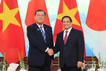 Thủ tướng Nhật Bản rời Hà Nội, kết thúc chuyến thăm Việt Nam