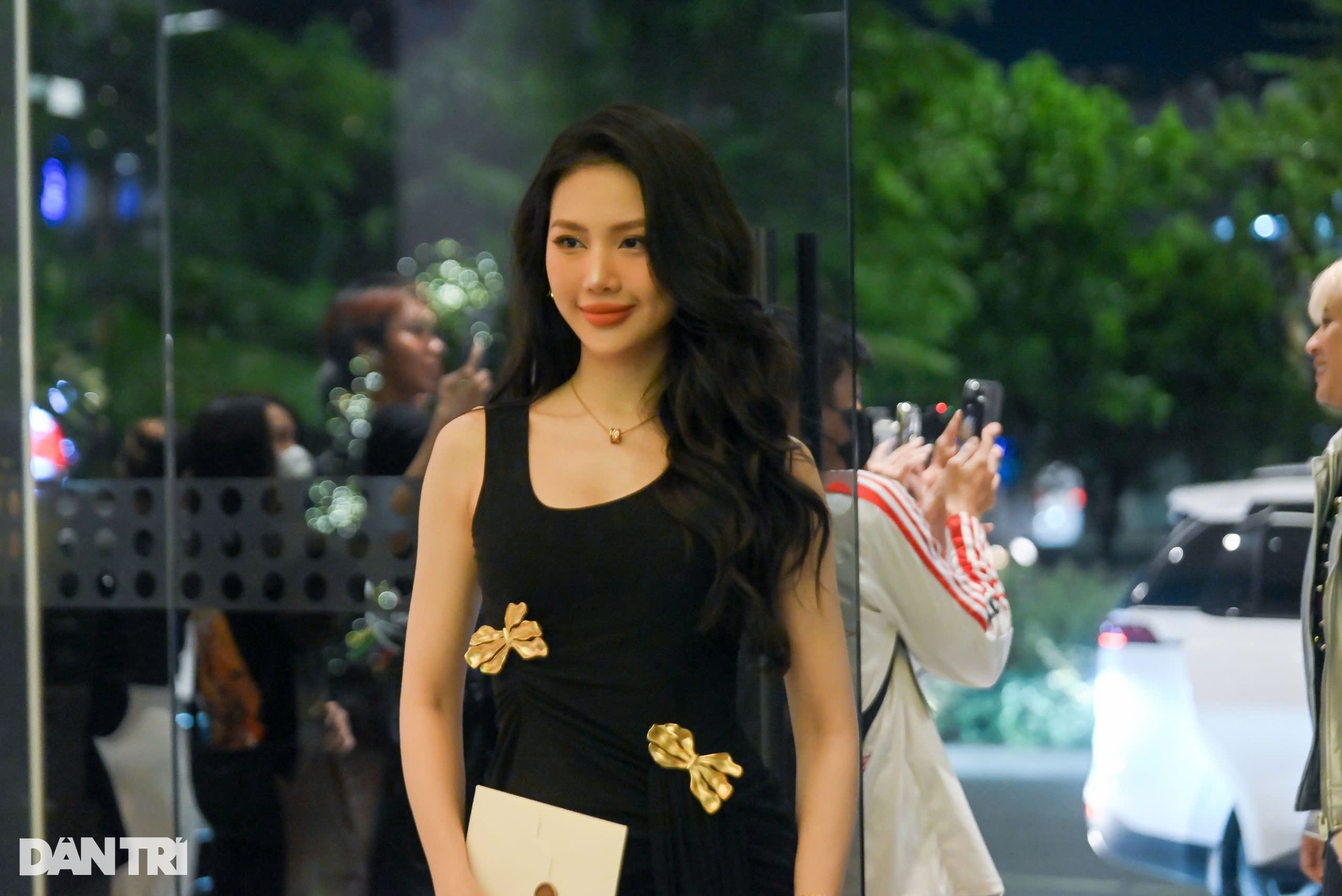 Dàn sao diện đồ đen dự lễ cưới xa hoa của Khánh Vân và chồng nhiếp ảnh gia - 5