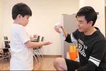 MC Tuấn Tú: “Phải cách ly con trong những ngày dịch bệnh là điều khó khăn”