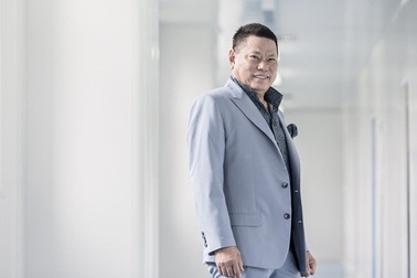 Tỷ phú Hoàng Kiều trượt top giàu nhất nước Mỹ; đại gia nào có 5.000 tỷ đồng sau 1 ngày